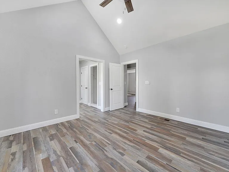 153 Badger St — Photo 6