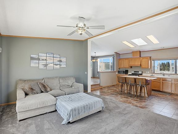 3rd image of 33 Drake Ln