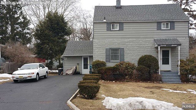 2nd image of 27 Glen Ave E
