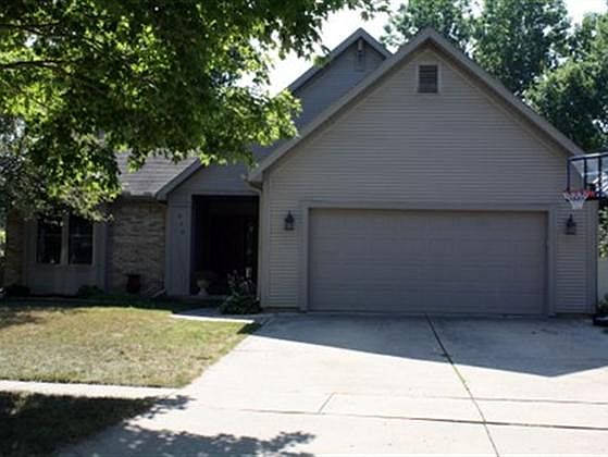 1st image of 830 Scarlet Oak Dr