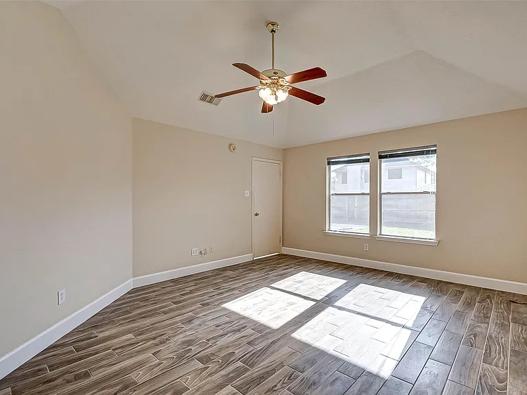 125 Barbetta Ct — Photo 34