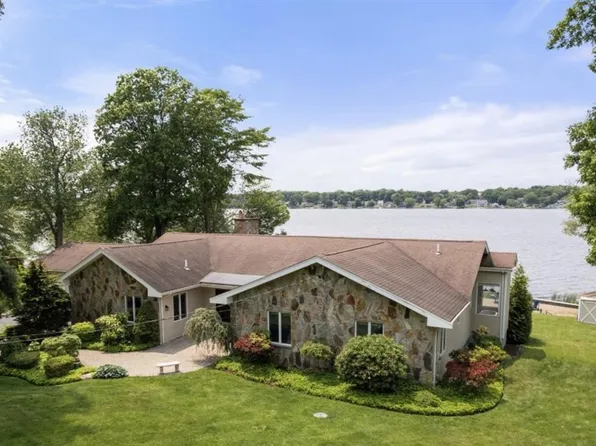 41 Plymouth Blvd, Westport, MA 02790