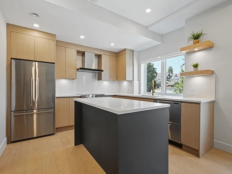 3410 Knight St — Photo 1