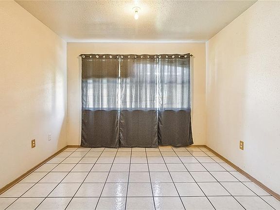 4th image of 324 Drury Ln
