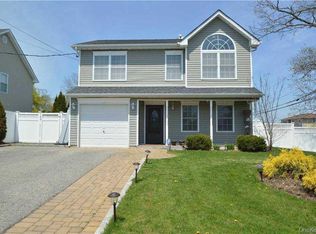 106 Roosevelt Avenue, Massapequa, NY 11758