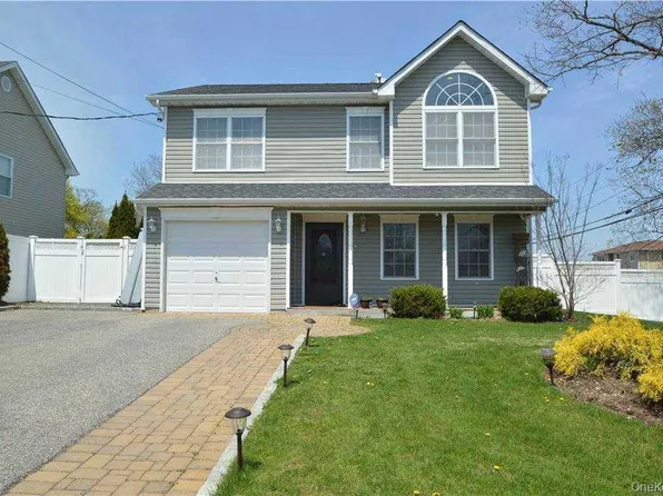 106 Roosevelt Avenue, Massapequa, NY 11758