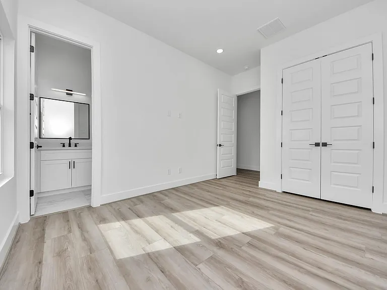 2408 Lorraine St — Photo 36