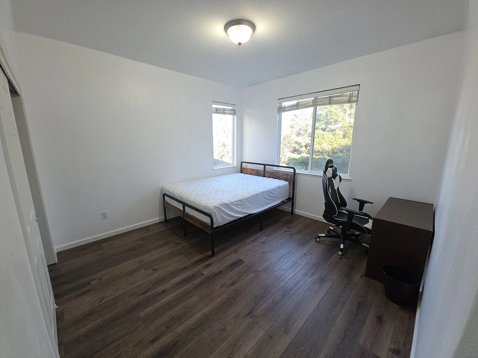 6 bed, 3300 sqft, $600 — Photo 2