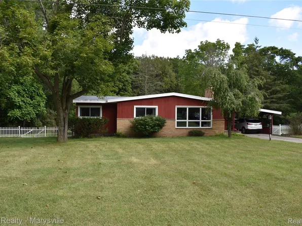 7710 Sparling Rd, Goodells, MI 48027