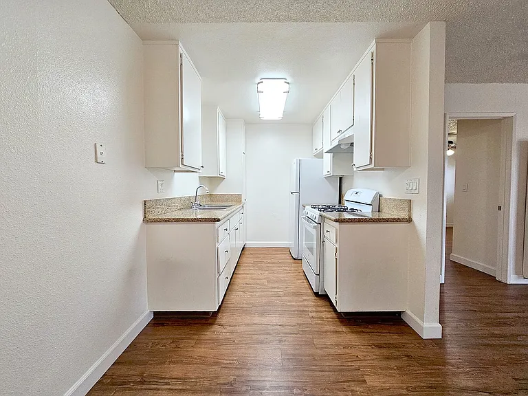 Vista Bella Apartment Homes — Photo 34