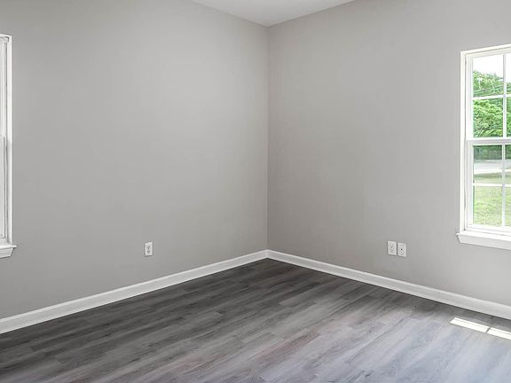 5th image of 109 N Blacknall St