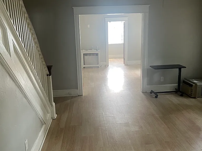 1209 Sanderson Ave — Photo 3