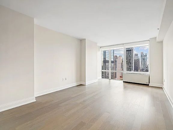 2nd image of 125 W 31st St APT 17B