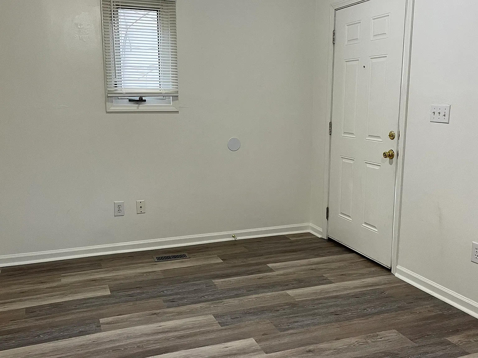 AND: College: 613: Triplex and House - C — Photo 3