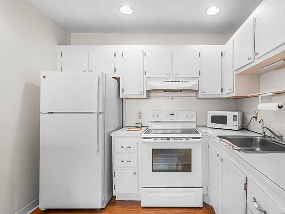 4th image of 1801 BEDFORD LANE #30