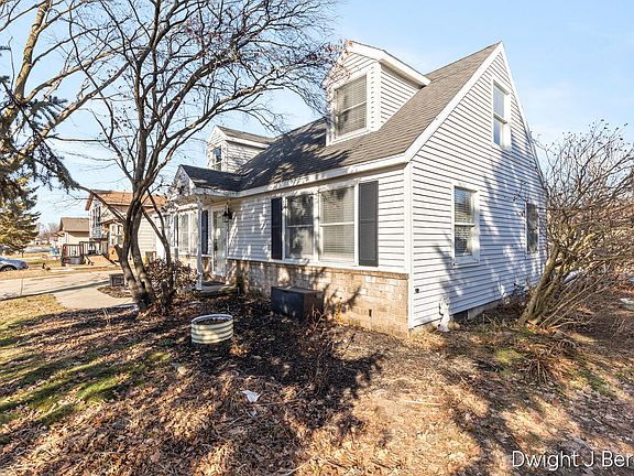 3rd image of 4736 Wolf Run Ave SE