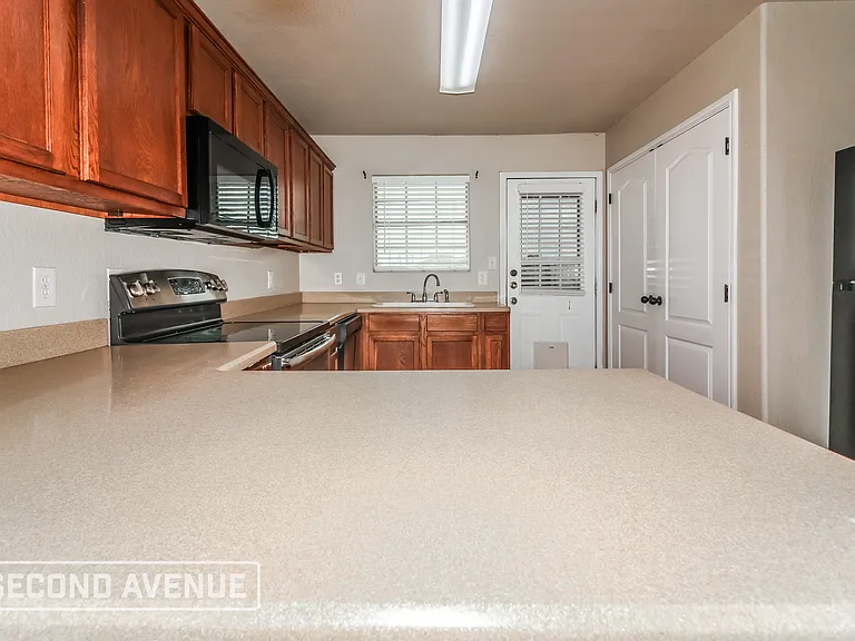 5541 Candace St — Photo 9