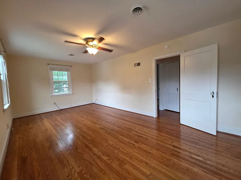 208 Regent Rd — Photo 24