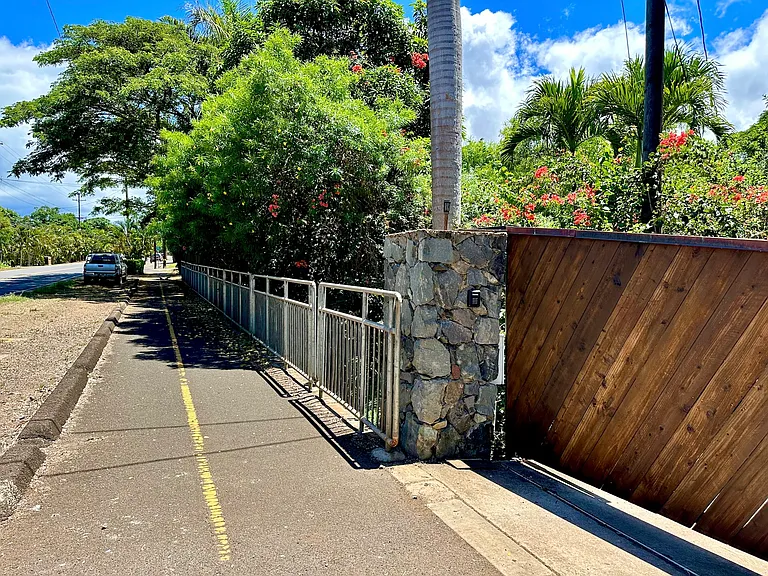 Waialua Beach Rd Bike Path