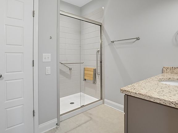 5th image of 2572 Wellesley Square Dr