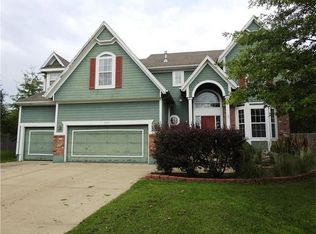 5125 Hilltop Ct, Shawnee, KS 66226