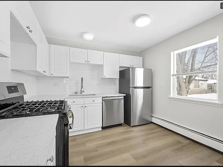 25184 Wiseman St — Photo 3
