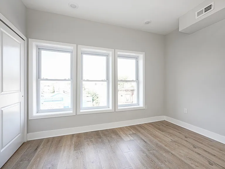 1629 S 22nd St #3 — Photo 9