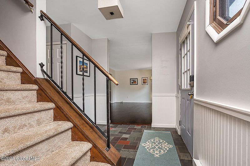 3rd image of 318 Ridgewood Circle