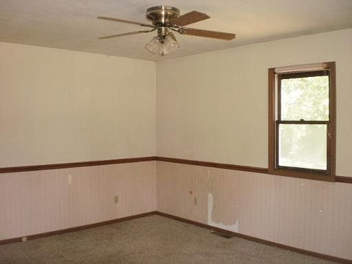 4th image of 204 E Joyce St