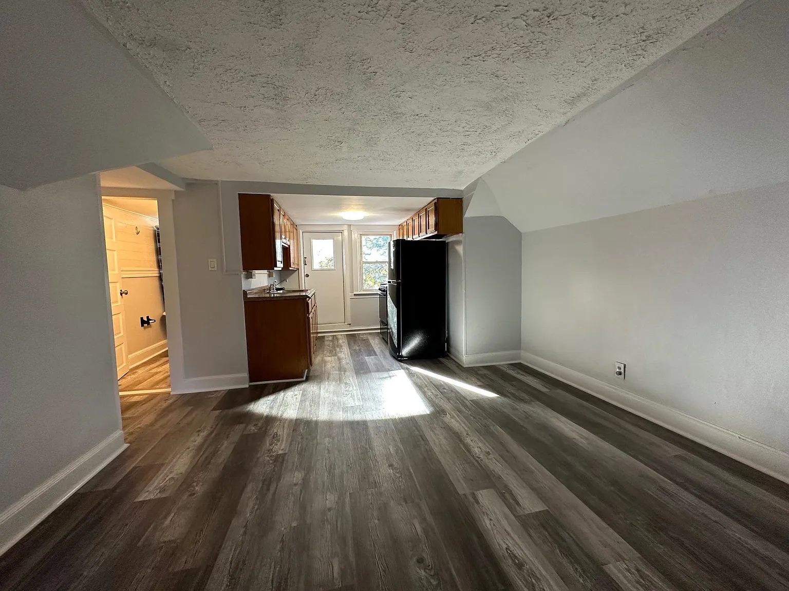 1 bed, 1.0 bath, 567 sqft, $1,300 — Photo 4