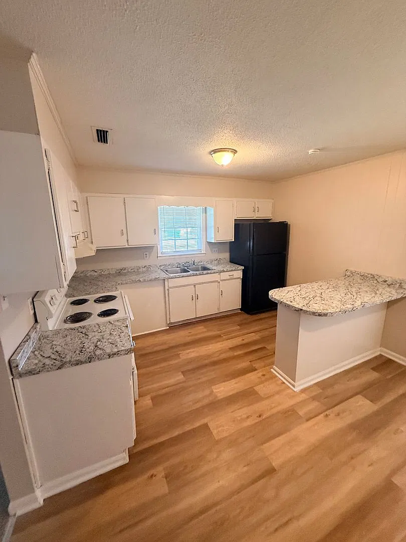 1804 Claudia Cir. Valdosta, GA 31601 — Photo 2