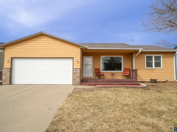 806 Lois Ln, Harrisburg, SD 57032