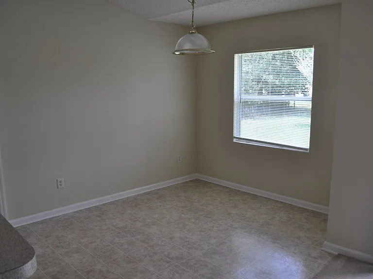 89 Berkshire Ln — Photo 6