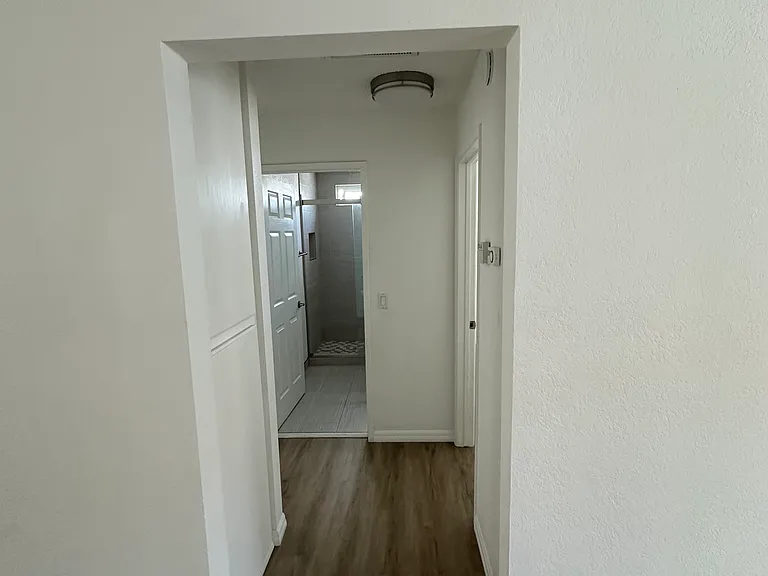 Hallway to bedrooms and bathroom