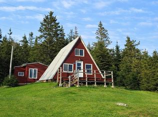 671 S Shore Rd, Lunenburg, NS B0J 2C0