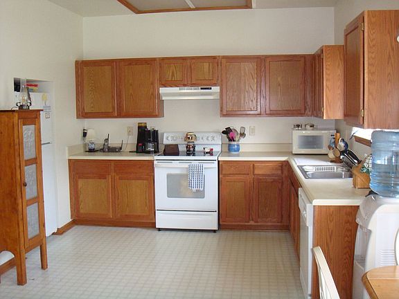 2nd image of 302 Dunn St