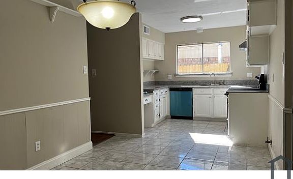 3rd image of 3402 Meadowview Dr