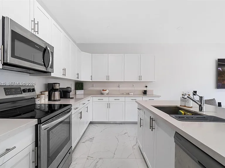 13305 SW 190th Ter — Photo 12