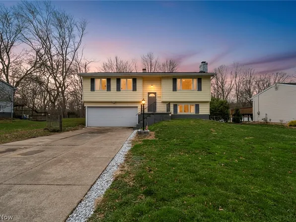 692 Zeletta Dr, Akron, OH 44319