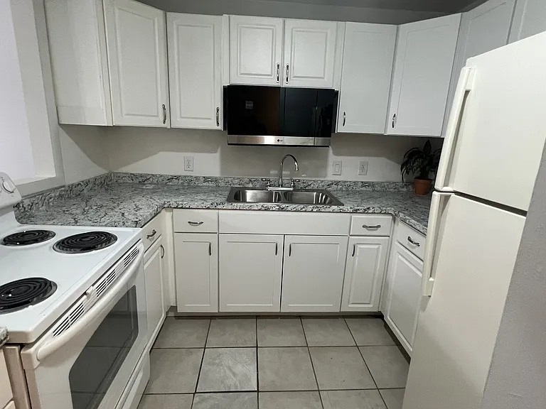 3210 Orleans Dr #4 — Photo 3