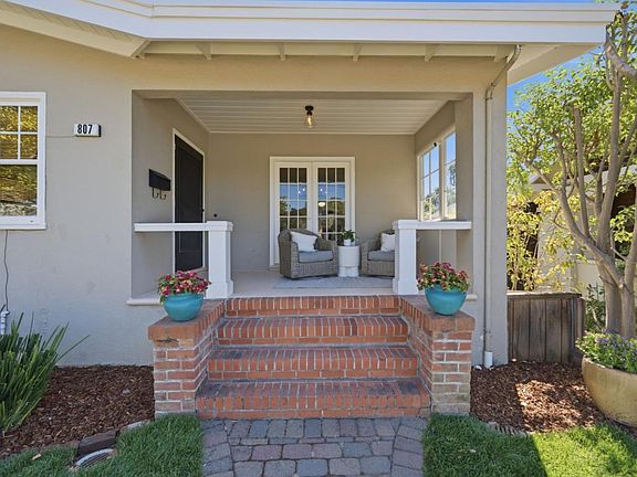 4th image of 807 Acacia Dr