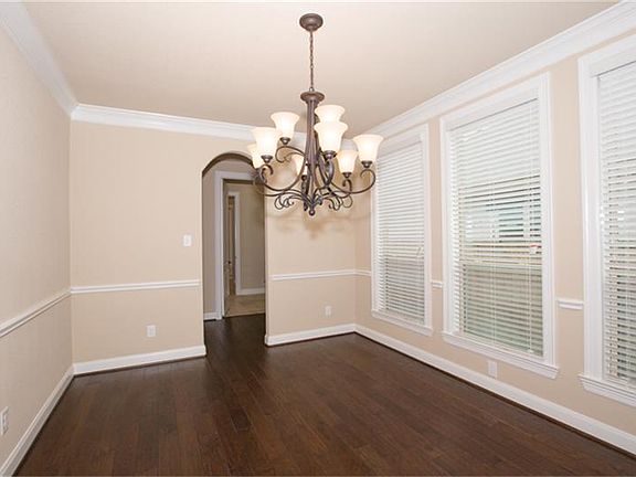 3rd image of 110 Golden Bush Pl