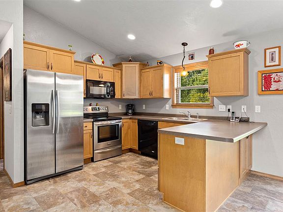 2nd image of 1076 Harold Dr