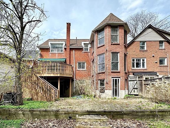 3rd image of 30 Orchard Cres