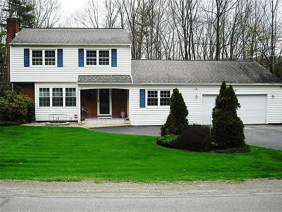2nd image of 18 Chatfield Pl E