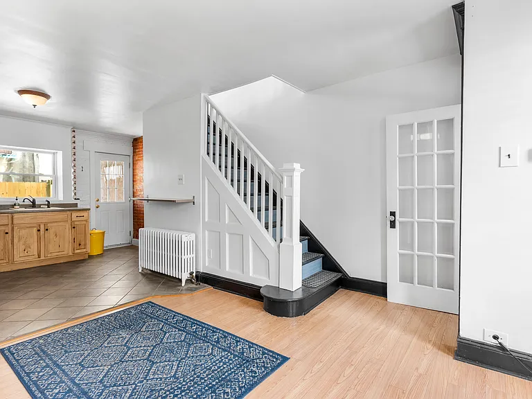 130 McClellan St — Photo 3
