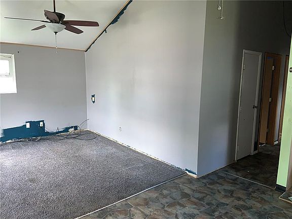 5th image of 109 Shelby St