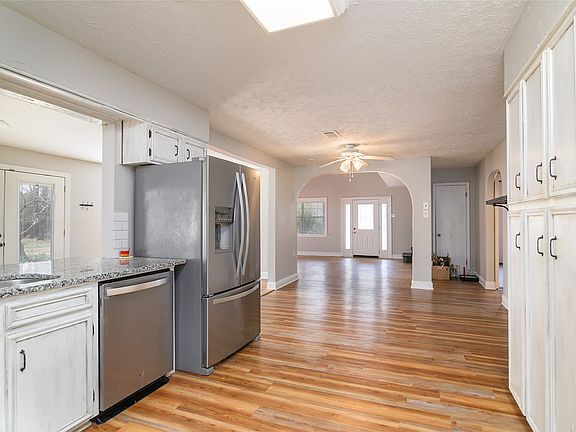 2nd image of 231 Grant Cir