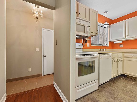 2nd image of 5568 Candlewood Ct #243