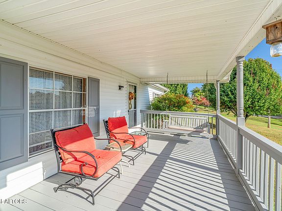 3rd image of 118 Woods Dr